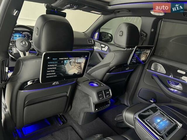 Черный Мерседес Майбах, объемом двигателя 3.98 л и пробегом 1 тыс. км за 233649 $, фото 21 на Automoto.ua