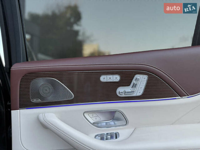 Чорний Мерседес Майбах, об'ємом двигуна 3.98 л та пробігом 98 тис. км за 154900 $, фото 79 на Automoto.ua