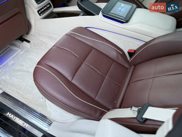 Чорний Мерседес Майбах, об'ємом двигуна 3.98 л та пробігом 98 тис. км за 154900 $, фото 68 на Automoto.ua