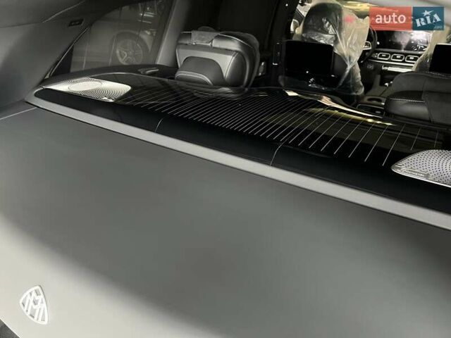 Черный Мерседес Майбах, объемом двигателя 3.98 л и пробегом 1 тыс. км за 233649 $, фото 43 на Automoto.ua