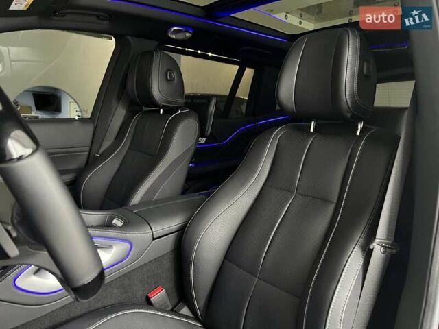 Черный Мерседес Майбах, объемом двигателя 3.98 л и пробегом 1 тыс. км за 233649 $, фото 18 на Automoto.ua