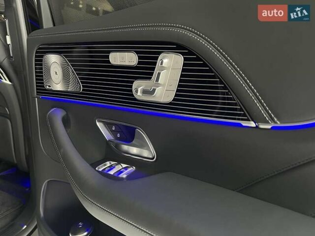 Черный Мерседес Майбах, объемом двигателя 3.98 л и пробегом 1 тыс. км за 233649 $, фото 32 на Automoto.ua