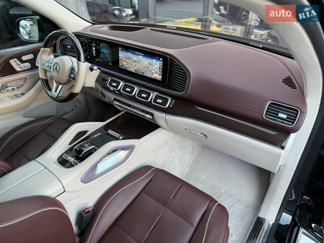 Чорний Мерседес Майбах, об'ємом двигуна 3.98 л та пробігом 98 тис. км за 154900 $, фото 89 на Automoto.ua