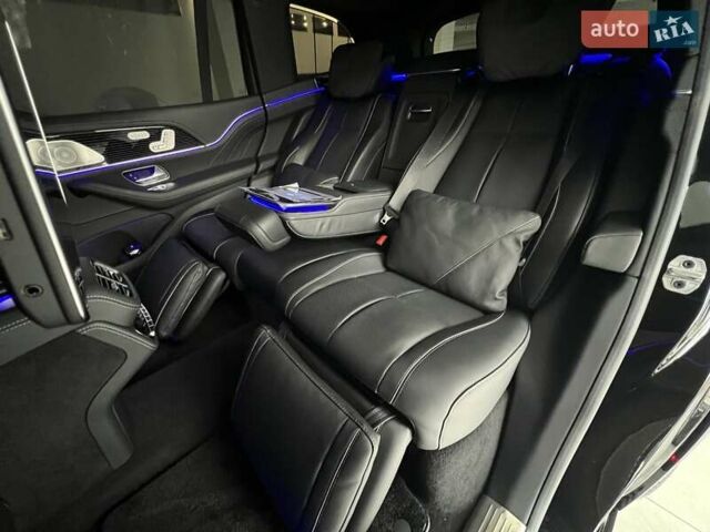 Черный Мерседес Майбах, объемом двигателя 3.98 л и пробегом 1 тыс. км за 233649 $, фото 23 на Automoto.ua