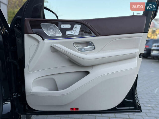 Чорний Мерседес Майбах, об'ємом двигуна 3.98 л та пробігом 98 тис. км за 154900 $, фото 85 на Automoto.ua