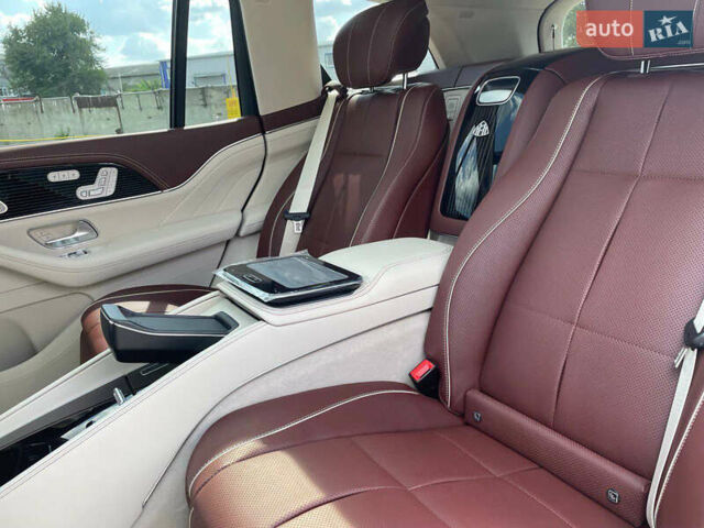 Черный Мерседес Майбах, объемом двигателя 4 л и пробегом 75 тыс. км за 155000 $, фото 5 на Automoto.ua