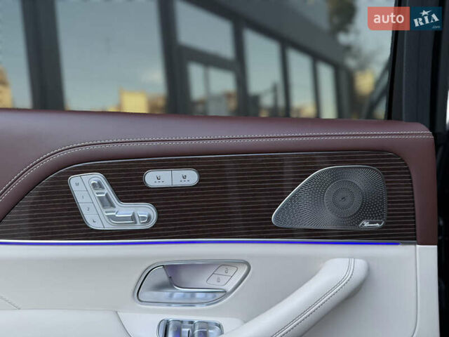 Чорний Мерседес Майбах, об'ємом двигуна 3.98 л та пробігом 98 тис. км за 154900 $, фото 58 на Automoto.ua