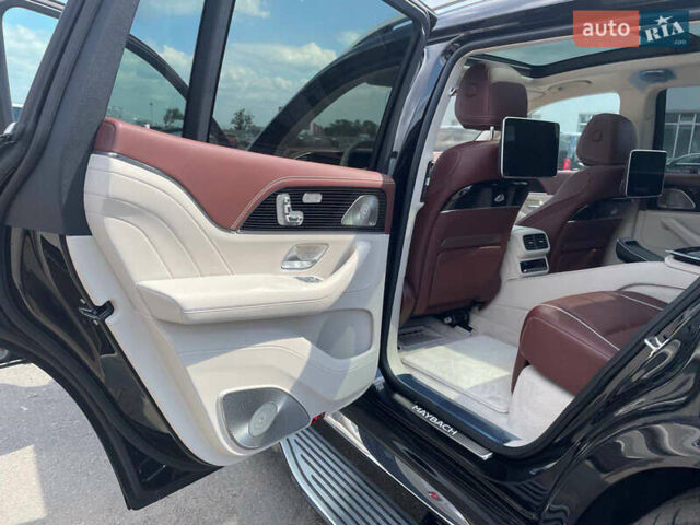 Черный Мерседес Майбах, объемом двигателя 4 л и пробегом 75 тыс. км за 155000 $, фото 4 на Automoto.ua