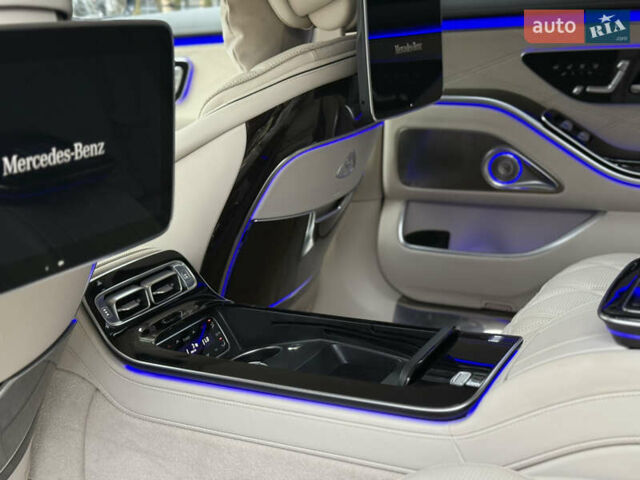 Коричневый Мерседес Майбах, объемом двигателя 4 л и пробегом 3 тыс. км за 250000 $, фото 9 на Automoto.ua