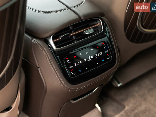 Коричневый Мерседес Майбах, объемом двигателя 0 л и пробегом 7 тыс. км за 240000 $, фото 32 на Automoto.ua