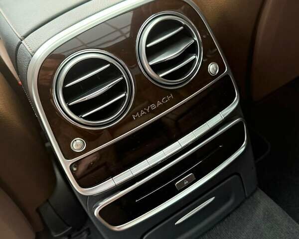 Сірий Мерседес Майбах, об'ємом двигуна 4.66 л та пробігом 140 тис. км за 59555 $, фото 8 на Automoto.ua
