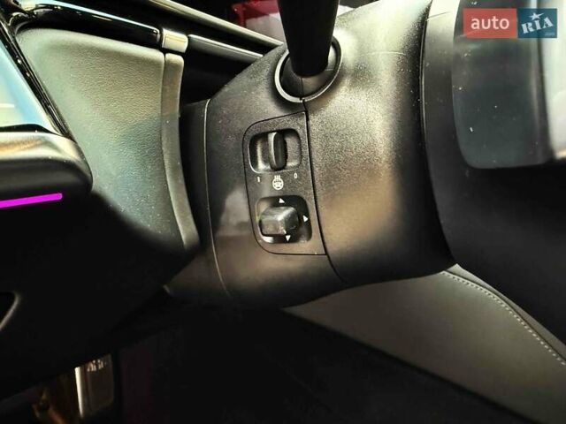 Серый Мерседес Майбах, объемом двигателя 4 л и пробегом 56 тыс. км за 149900 $, фото 26 на Automoto.ua