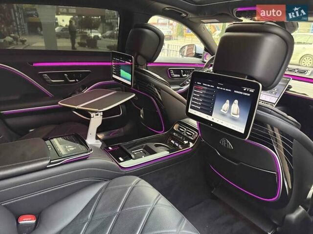 Серый Мерседес Майбах, объемом двигателя 4 л и пробегом 56 тыс. км за 149900 $, фото 87 на Automoto.ua