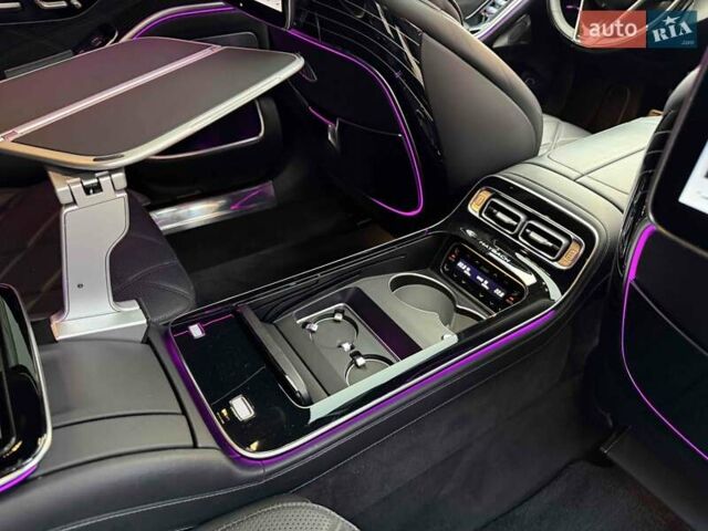 Серый Мерседес Майбах, объемом двигателя 4 л и пробегом 56 тыс. км за 149900 $, фото 84 на Automoto.ua