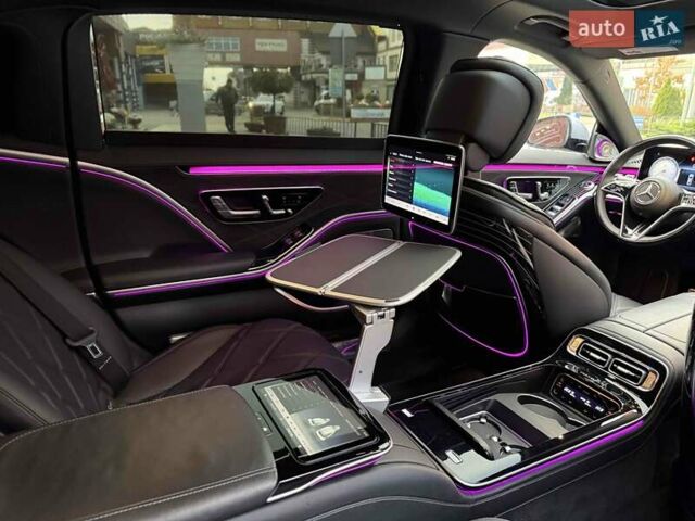 Серый Мерседес Майбах, объемом двигателя 4 л и пробегом 56 тыс. км за 149900 $, фото 85 на Automoto.ua