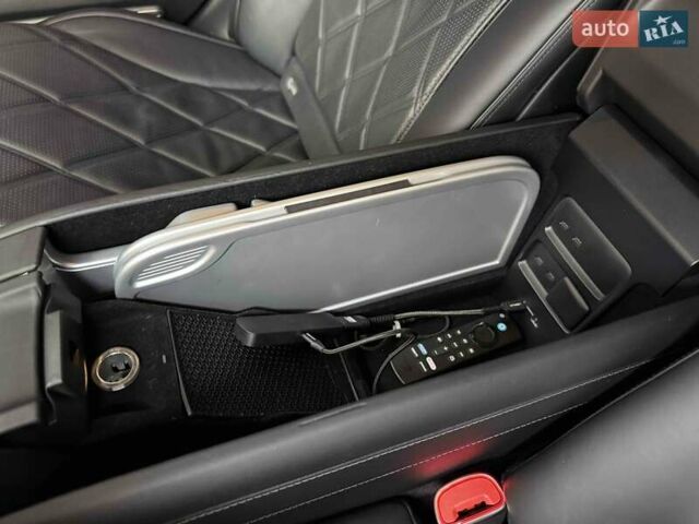 Серый Мерседес Майбах, объемом двигателя 4 л и пробегом 56 тыс. км за 149900 $, фото 72 на Automoto.ua