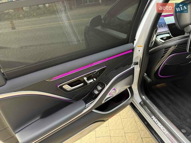 Серый Мерседес Майбах, объемом двигателя 4 л и пробегом 56 тыс. км за 149900 $, фото 52 на Automoto.ua