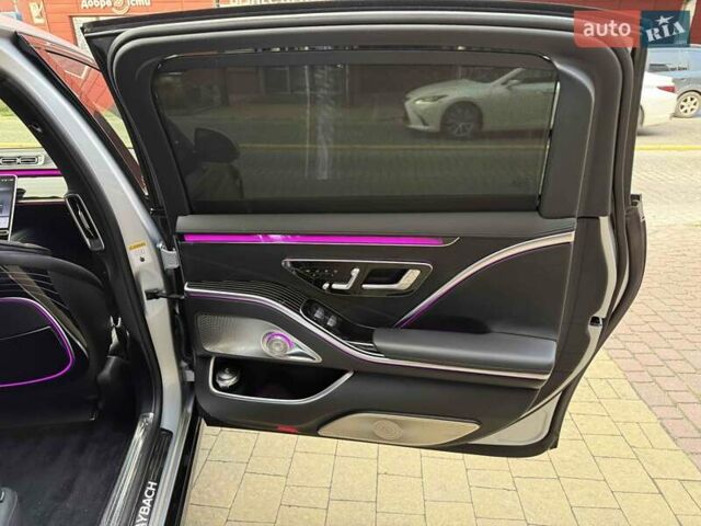 Серый Мерседес Майбах, объемом двигателя 4 л и пробегом 56 тыс. км за 149900 $, фото 80 на Automoto.ua