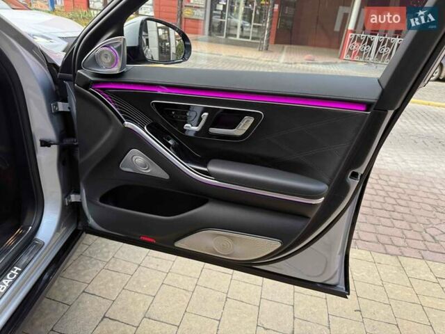 Серый Мерседес Майбах, объемом двигателя 4 л и пробегом 56 тыс. км за 149900 $, фото 89 на Automoto.ua