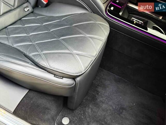 Серый Мерседес Майбах, объемом двигателя 4 л и пробегом 56 тыс. км за 149900 $, фото 83 на Automoto.ua