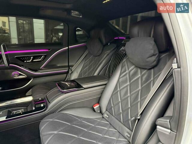 Серый Мерседес Майбах, объемом двигателя 4 л и пробегом 56 тыс. км за 149900 $, фото 55 на Automoto.ua