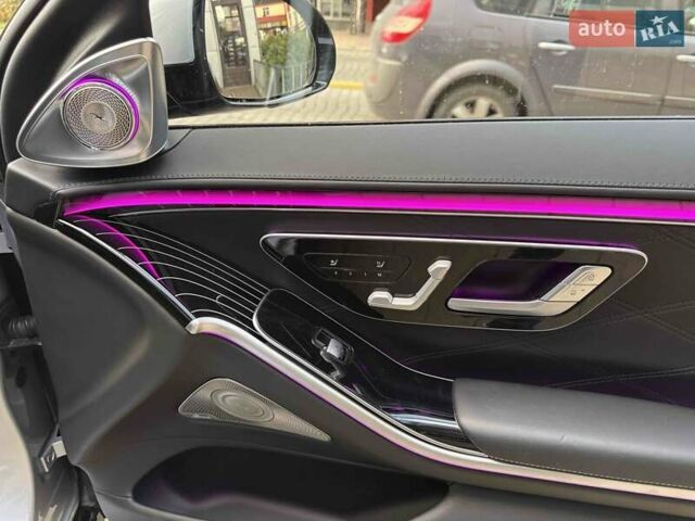 Серый Мерседес Майбах, объемом двигателя 4 л и пробегом 56 тыс. км за 149900 $, фото 92 на Automoto.ua