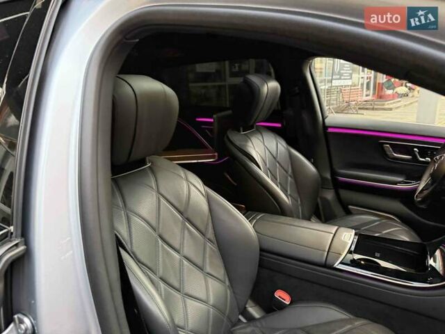 Серый Мерседес Майбах, объемом двигателя 4 л и пробегом 56 тыс. км за 149900 $, фото 93 на Automoto.ua