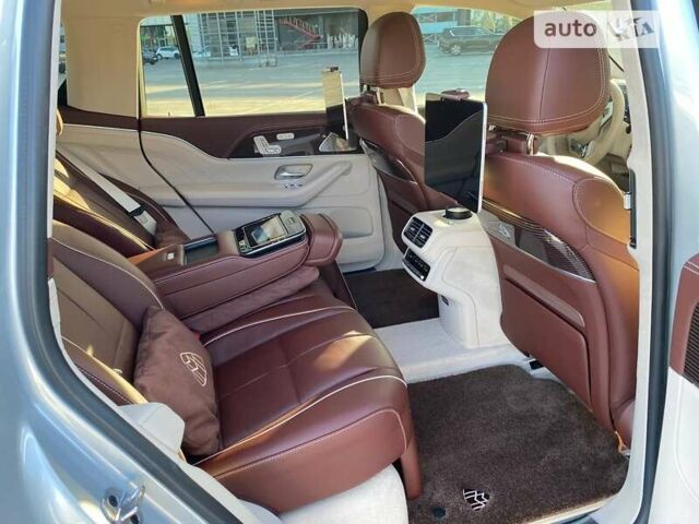 Серый Мерседес Майбах, объемом двигателя 4 л и пробегом 1 тыс. км за 191000 $, фото 10 на Automoto.ua