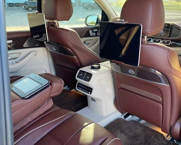 Серый Мерседес Майбах, объемом двигателя 4 л и пробегом 1 тыс. км за 191000 $, фото 9 на Automoto.ua