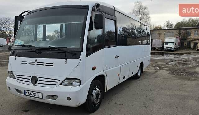 Белый Мерседес Медио, объемом двигателя 4.7 л и пробегом 650 тыс. км за 13000 $, фото 1 на Automoto.ua