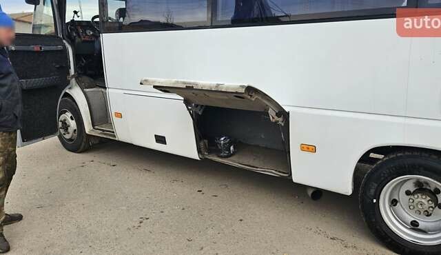 Белый Мерседес Медио, объемом двигателя 4.7 л и пробегом 650 тыс. км за 13000 $, фото 7 на Automoto.ua