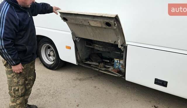 Белый Мерседес Медио, объемом двигателя 4.7 л и пробегом 650 тыс. км за 13000 $, фото 3 на Automoto.ua