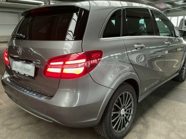 Серый Мерседес Мерседес, объемом двигателя 0 л и пробегом 38 тыс. км за 25979 $, фото 2 на Automoto.ua