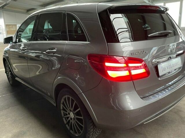 Серый Мерседес Мерседес, объемом двигателя 0 л и пробегом 38 тыс. км за 25979 $, фото 3 на Automoto.ua