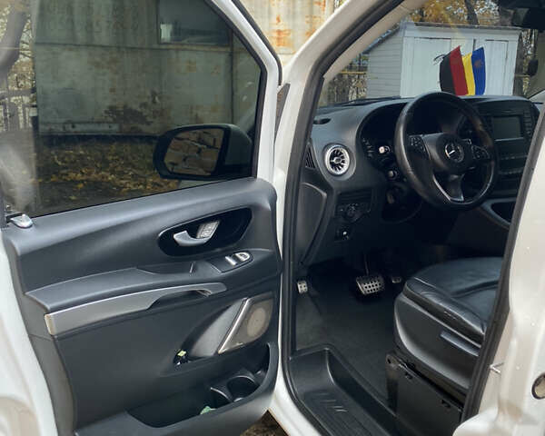 Белый Мерседес Metris, объемом двигателя 2 л и пробегом 181 тыс. км за 19300 $, фото 17 на Automoto.ua