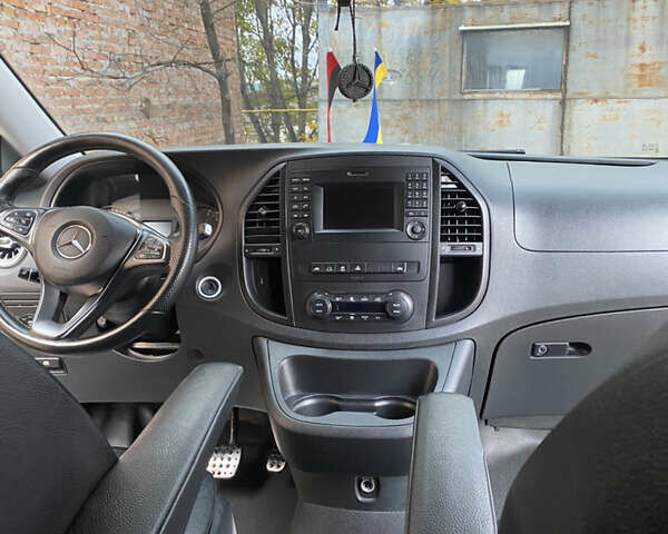 Белый Мерседес Metris, объемом двигателя 2 л и пробегом 181 тыс. км за 19300 $, фото 16 на Automoto.ua