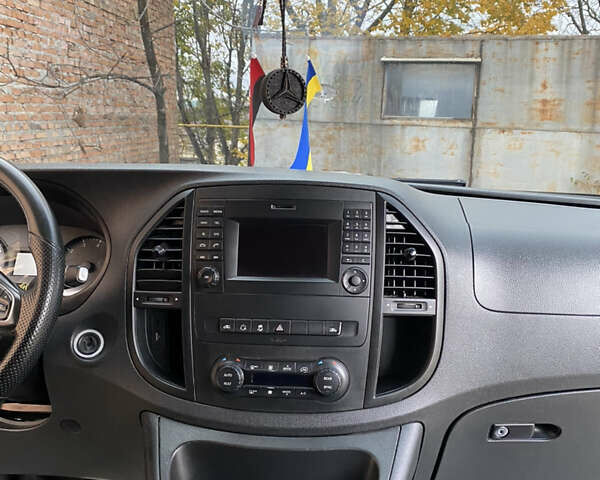 Белый Мерседес Metris, объемом двигателя 2 л и пробегом 181 тыс. км за 19300 $, фото 15 на Automoto.ua