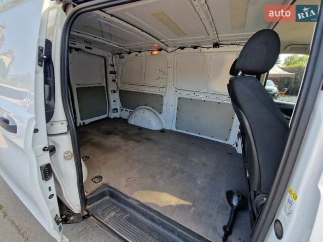 Белый Мерседес Metris, объемом двигателя 2 л и пробегом 226 тыс. км за 13700 $, фото 19 на Automoto.ua