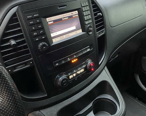 Белый Мерседес Metris, объемом двигателя 2 л и пробегом 181 тыс. км за 19300 $, фото 19 на Automoto.ua