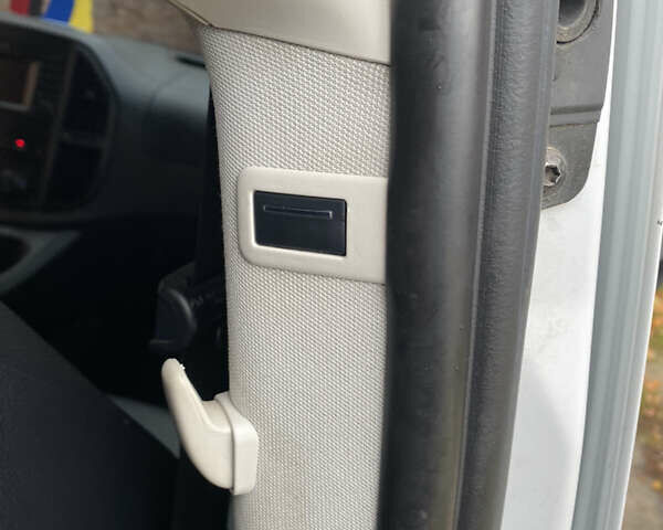 Белый Мерседес Metris, объемом двигателя 2 л и пробегом 181 тыс. км за 19300 $, фото 12 на Automoto.ua