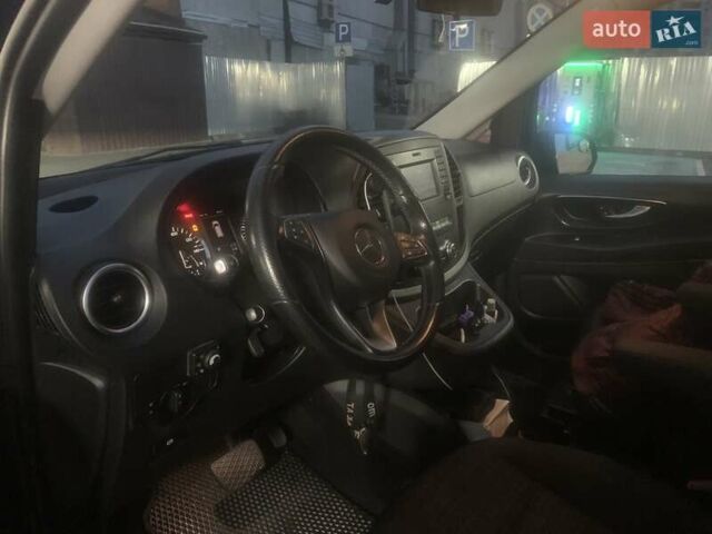 Черный Мерседес Metris, объемом двигателя 2 л и пробегом 225 тыс. км за 26500 $, фото 4 на Automoto.ua