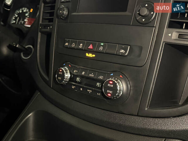 Черный Мерседес Metris, объемом двигателя 2 л и пробегом 190 тыс. км за 27000 $, фото 11 на Automoto.ua