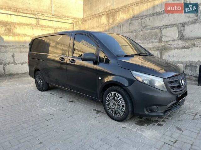 Мерседес Metris 2016 в Тернополе на Automoto.ua Черный Мерседес Metris, объемом двигателя 2 л и пробегом 125 тыс. км за 17700 $, фото 2 на Automoto.ua