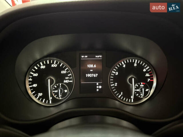 Черный Мерседес Metris, объемом двигателя 2 л и пробегом 190 тыс. км за 27000 $, фото 12 на Automoto.ua