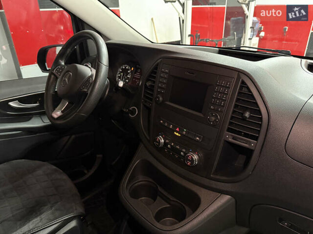 Черный Мерседес Metris, объемом двигателя 2 л и пробегом 190 тыс. км за 27000 $, фото 9 на Automoto.ua