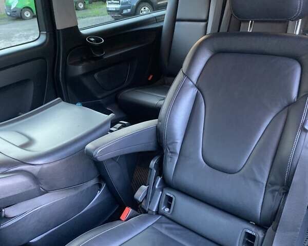 Черный Мерседес Metris, объемом двигателя 2 л и пробегом 225 тыс. км за 26500 $, фото 3 на Automoto.ua