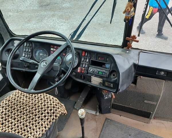 Белый Мерседес О 302, объемом двигателя 14.6 л и пробегом 357 тыс. км за 3200 $, фото 5 на Automoto.ua