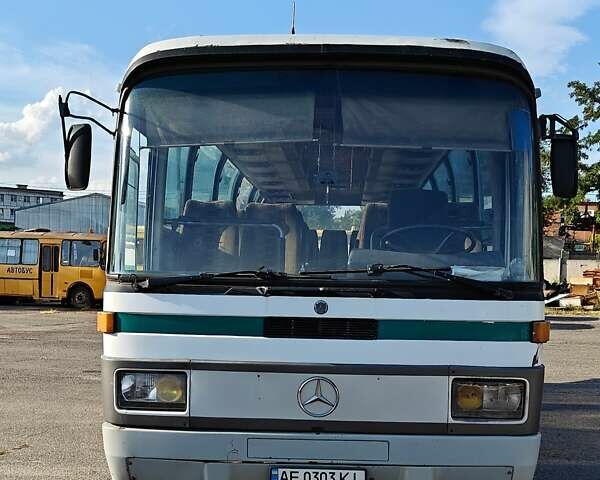 Белый Мерседес О 303, объемом двигателя 10.8 л и пробегом 800 тыс. км за 4700 $, фото 2 на Automoto.ua