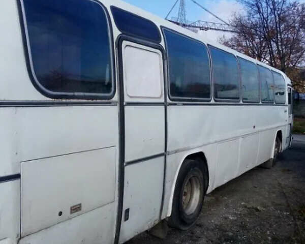Белый Мерседес О 303, объемом двигателя 11 л и пробегом 900 тыс. км за 5500 $, фото 1 на Automoto.ua