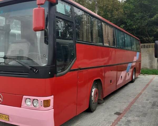 Красный Мерседес О 303, объемом двигателя 0 л и пробегом 800 тыс. км за 10000 $, фото 1 на Automoto.ua